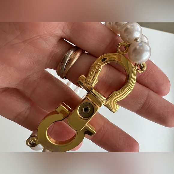 Ferragamo pearl neckless - Picture 5 of 6